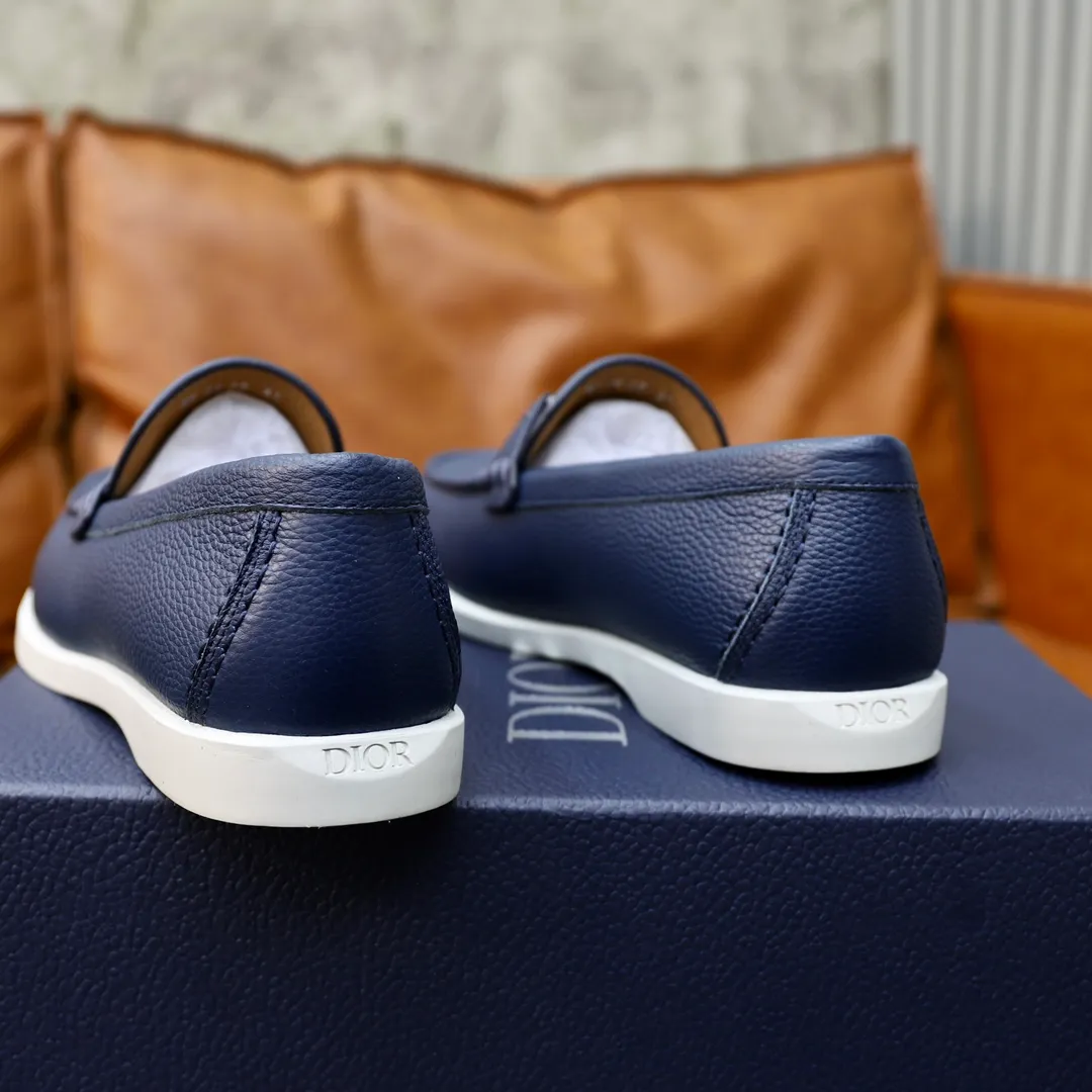 Ex-factory price: 540🙅‍♂️🙅‍♂️🙅‍♂️ Brand: Dior DIOR Standard code: Men's code 38/44 (45 can be customized) Grade: Same as the official website Material: Original cowhide stitching, cowhide lining, original TPU wear-resistant soft outsole Style categories: Leisure and sports version, footwear for driving, young fashion, European and American trends, British style Color: actual picture color